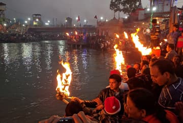 स्वस्थ, समृद्ध और सुखद जीवन के लिए हरिद्वार में करवाएं, माँ गंगा की आरती