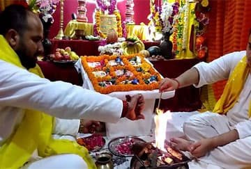 वैवाहिक मतभेदों को हल करने के लिए कराएं मूंगमणि अनुष्ठान