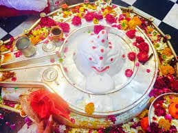 उज्जैन नगरी मंगलनाथ मंदिर पर श्रावण माह सावन को सम्पूर्ण परिवार हेतु सुख-समृद्धि एवं आशीर्वाद प्राप्ति के लिए नाम और गौत्र से पूजा